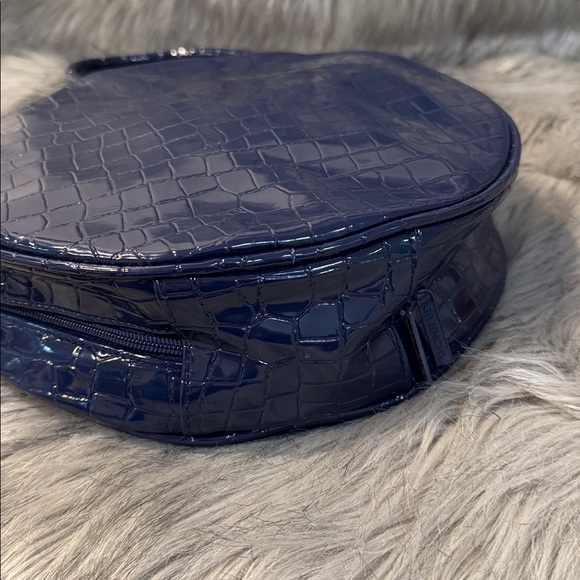 Vintage Givenchy Elegant Navy Blue Croc-Embossed Makeup Bag - Picture 8 of 9
